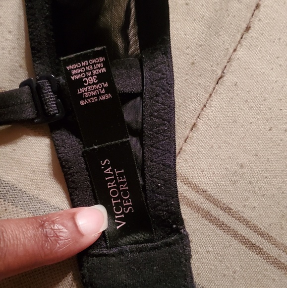 Victoria Secret Bombshell Bra - Picture 4 of 4